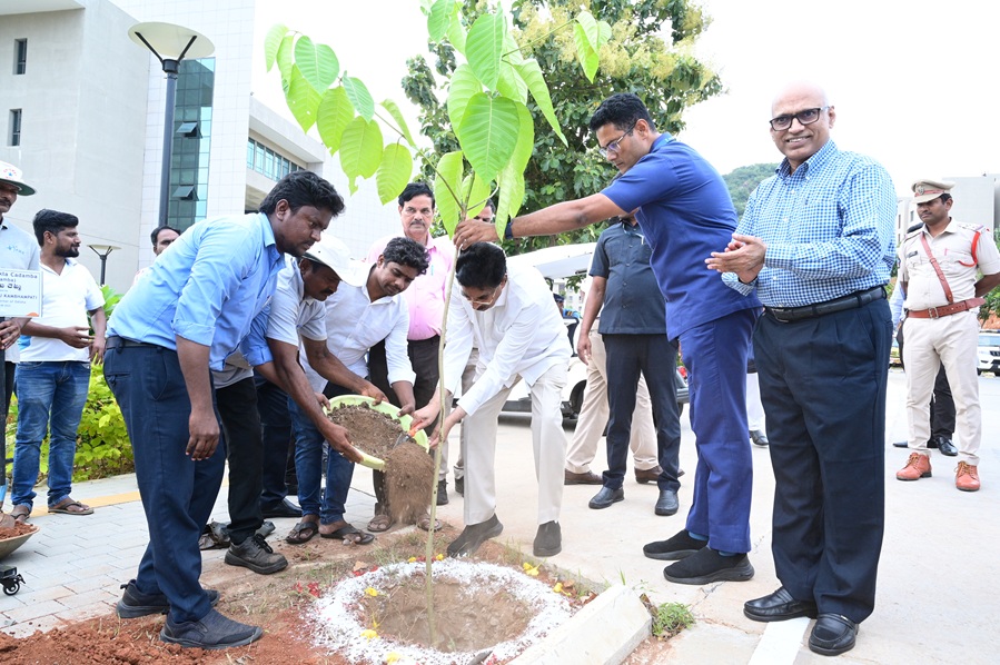  Hon’ble Governor of Odisha Visits IIM Visakhapatnam, Lauds Its Achievements