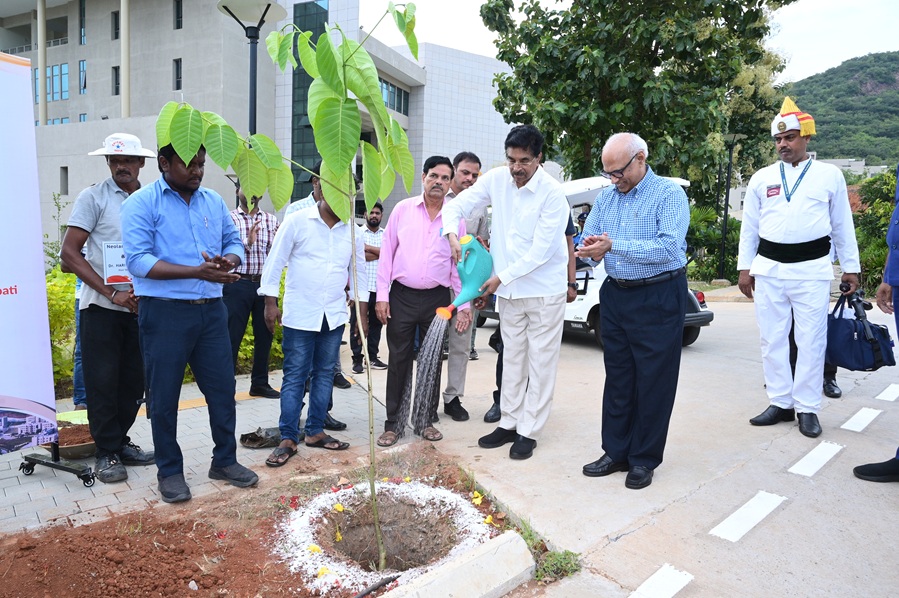 Hon’ble Governor of Odisha Visits IIM Visakhapatnam, Lauds Its Achievements