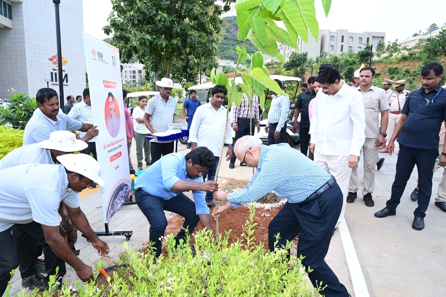  Hon’ble Governor of Odisha Visits IIM Visakhapatnam, Lauds Its Achievements