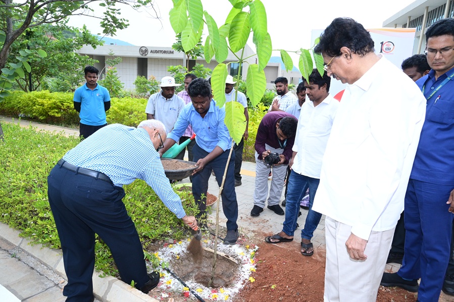 Hon’ble Governor of Odisha Visits IIM Visakhapatnam, Lauds Its Achievements