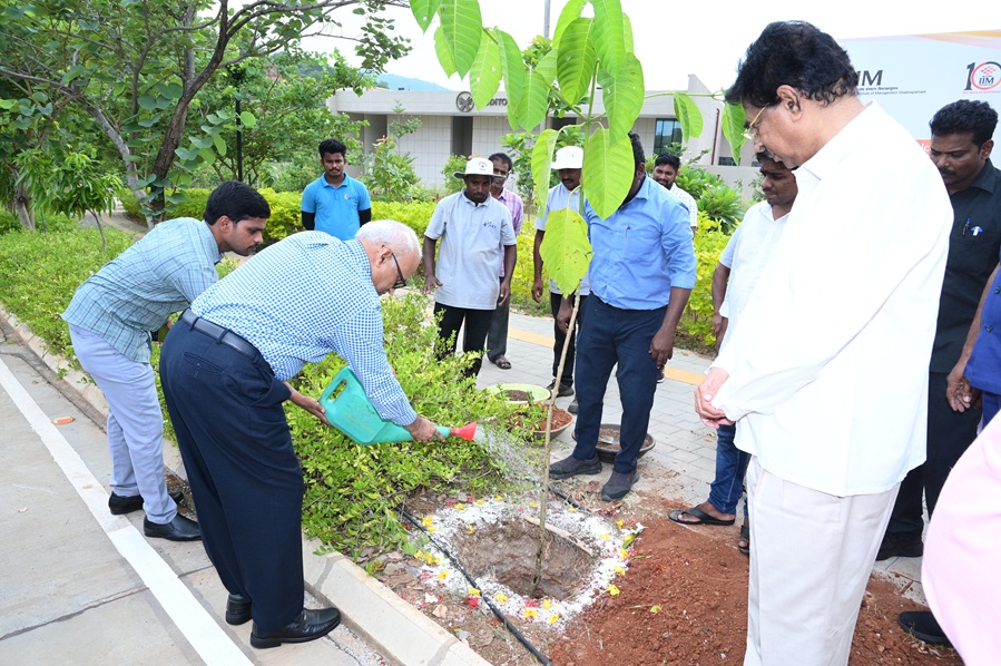  Hon’ble Governor of Odisha Visits IIM Visakhapatnam, Lauds Its Achievements