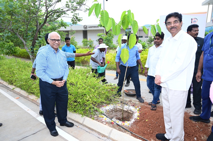  Hon’ble Governor of Odisha Visits IIM Visakhapatnam, Lauds Its Achievements