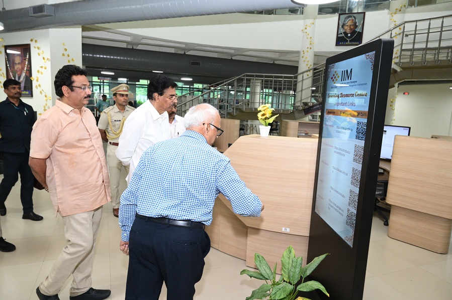  Hon’ble Governor of Odisha Visits IIM Visakhapatnam, Lauds Its Achievements