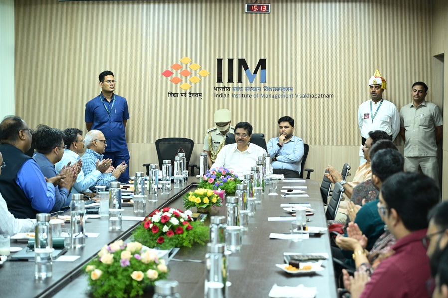  Hon’ble Governor of Odisha Visits IIM Visakhapatnam, Lauds Its Achievements