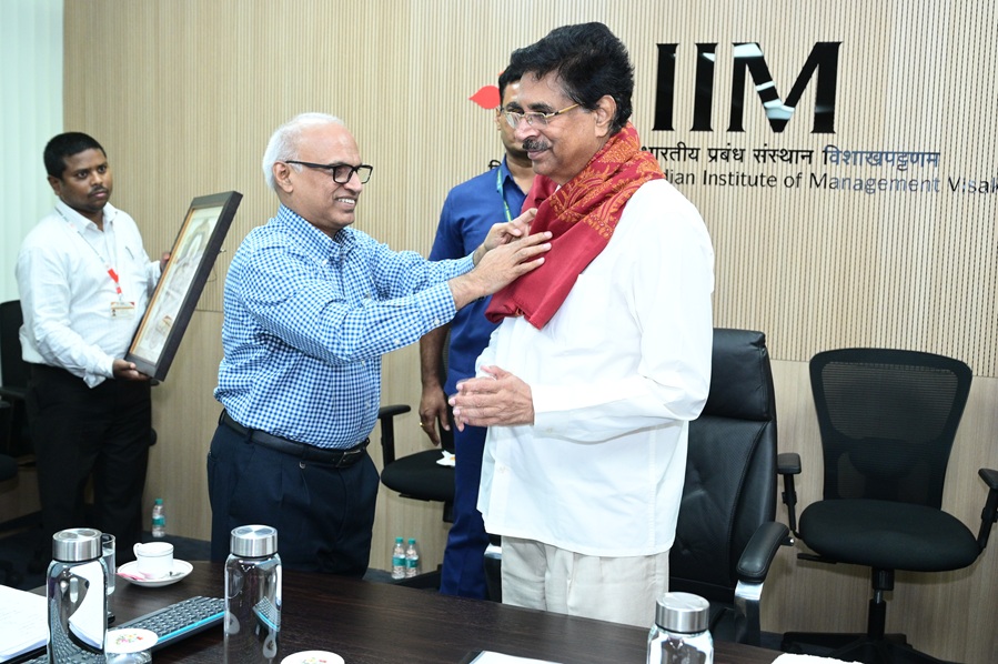  Hon’ble Governor of Odisha Visits IIM Visakhapatnam, Lauds Its Achievements