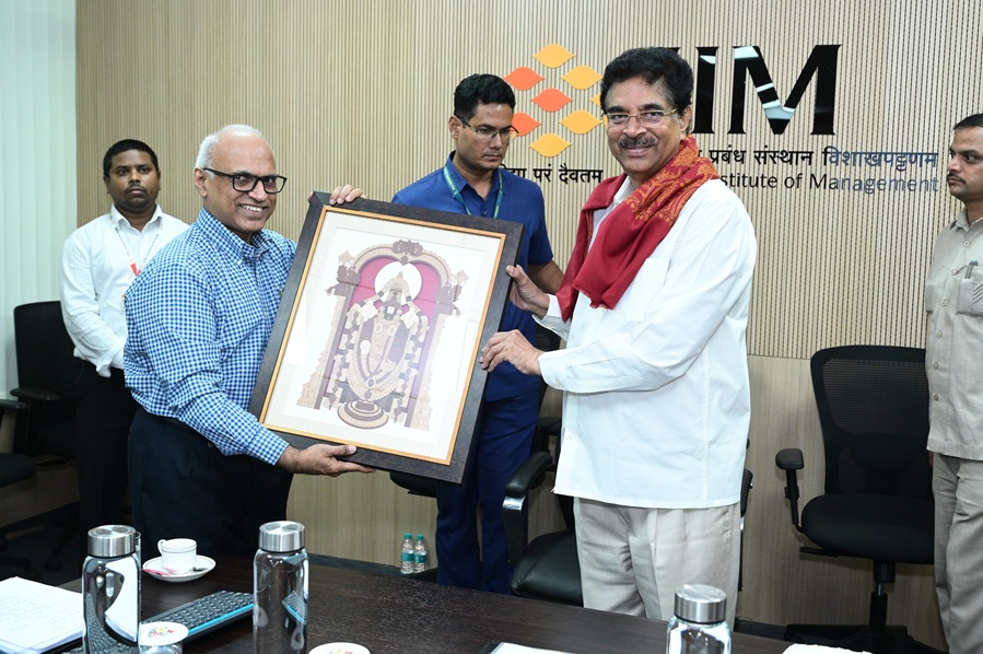  Hon’ble Governor of Odisha Visits IIM Visakhapatnam, Lauds Its Achievements